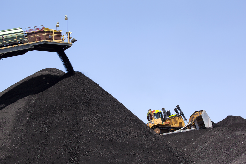 Coal_Stockpiles_at_Kayenta_Mine